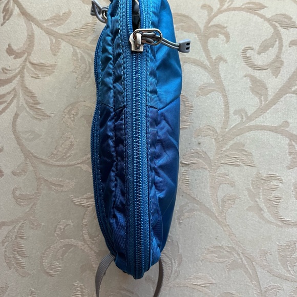 REI Navy Blue Men's Belt Bag - Picture 2 of 9